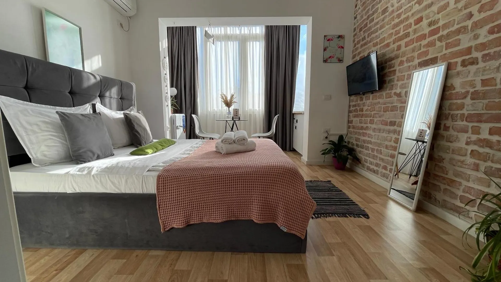 Bricks Studio Apartments Tirana Albanie