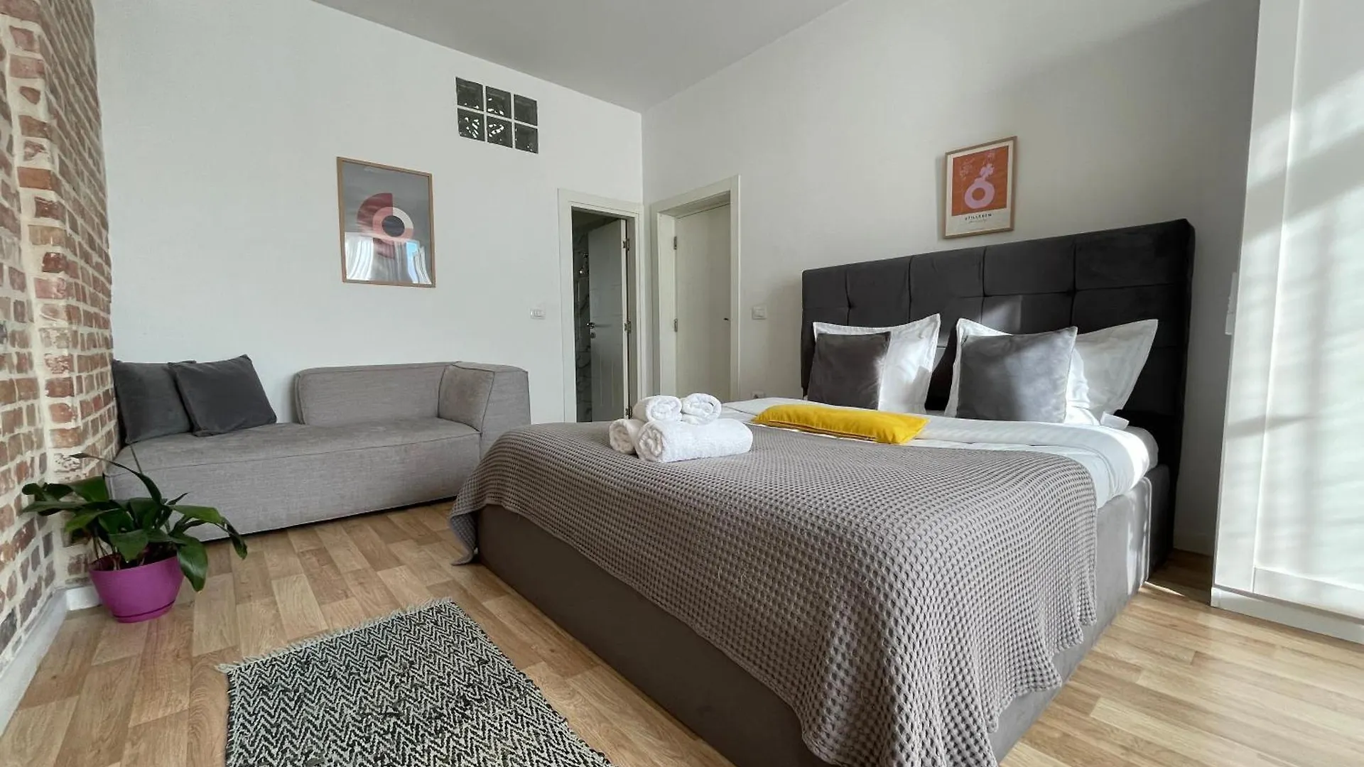 Bricks Studio Apartments Tirana Albanie